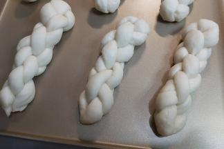 依次全部做好，排入烤盘进行二次发酵。