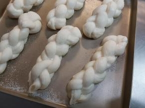 撒上细砂糖。