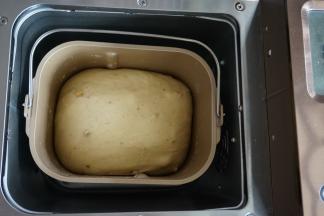 这时候面包机自动进入发酵程序