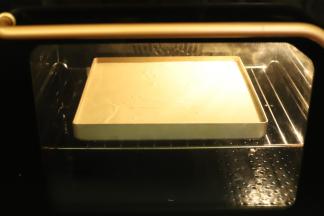 烤箱预热150度，上下火中下层30分钟。