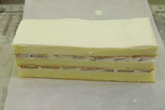 重复13-15步骤，做好蛋糕。