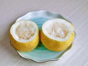 加入泡发的银耳。