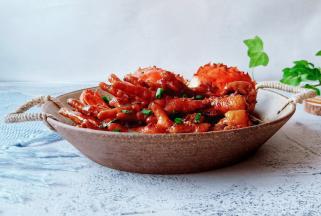 一端上桌就吸引我家的小吃货，吃的那叫一个香。