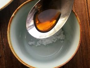 虾油鱼露，鲜美之余还有点回甘。