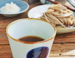 沾取酱汁开吃吧！早餐十分钟搞定的营养酱汁荞麦面，吃的舒服。