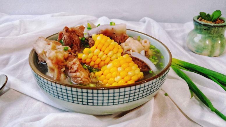 筒骨玉米毛芋汤