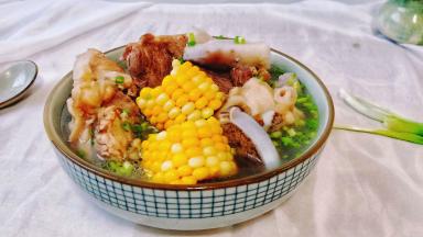 起锅装碗加点葱花。