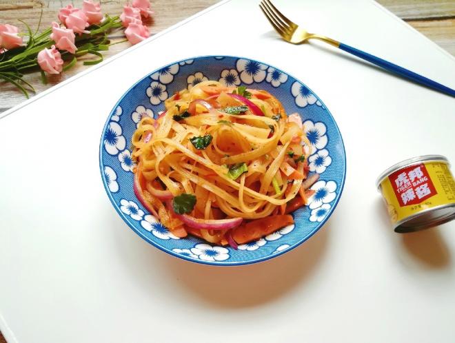 小龙虾辣酱炒冷面