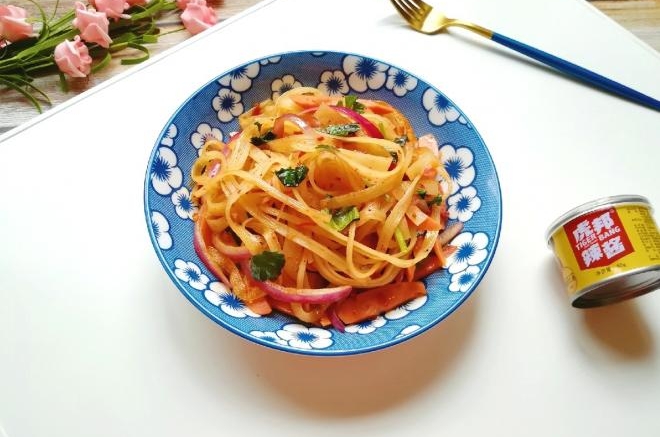 小龙虾辣酱炒冷面