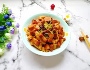 盛出装盘，用葱丝装饰一下。