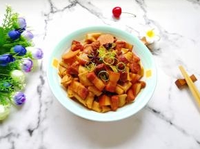 盛出装盘，用葱丝装饰一下。