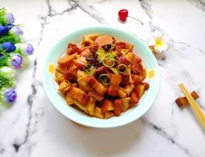 小妞在旁边都流哈喇子了。