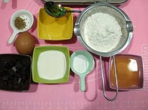 准备好所有材料。注意，桂花是已经清晰晒干的干桂花！