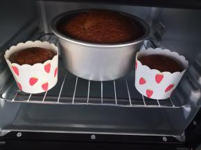 放入预热好的烤箱中下层180度40分钟