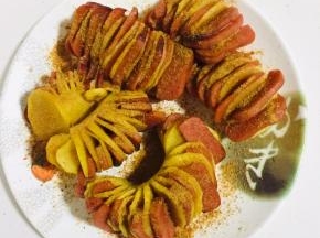 撒上适量的烧烤料！