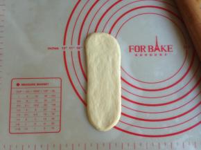 翻面擀成牛舌形