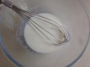 玉米油和水搅匀，乳化好，没有出现水油分离