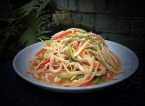 出锅装盘开吃。超级下饭哦！