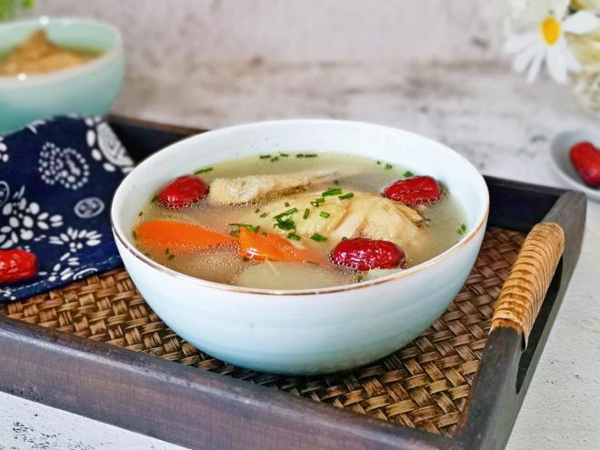 胡萝卜红枣鸡汤