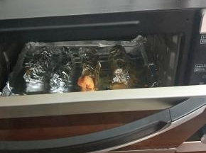 烤箱预热上下火200度，送进烤箱考20分钟