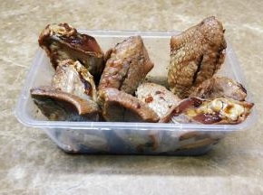 第二天拿出鸡翅沥干汁