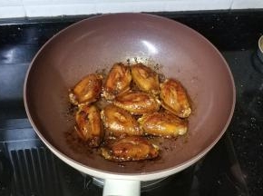 再翻面煎至金黄