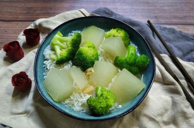 冬瓜西兰花虾皮汤