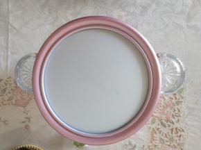 10、烤好后出炉震出热气，倒扣放凉。
