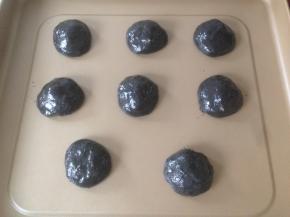 收口，不要弄得太圆，放在不粘烤盘上