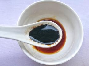 半勺老抽。