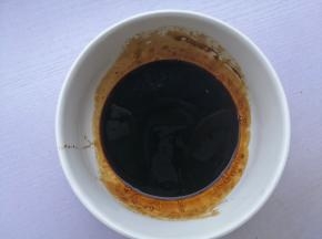一勺蚝油，加半碗水调匀。