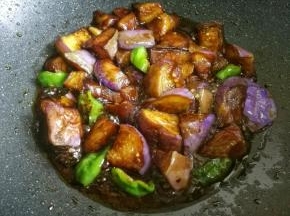 出锅前撒葱花即可。