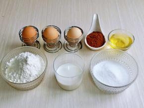 准备杯子蛋糕食材并称重。