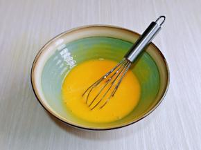 再加入牛奶继续打至看不到牛奶。