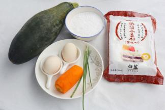 准备好所有食材。