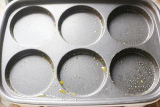 多功能锅开小火刷一层油。