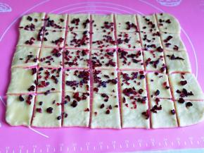 再切出方块状，一片一片的叠加起来。