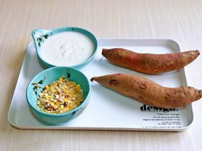 准备食材，酸奶我是提前一天做好的，低糖酸奶，如果买的话，建议买浓稠酸奶。