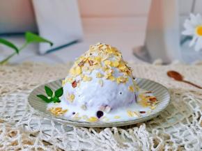 健康低脂，好吃不胖，有点像山的形状，所以给它取名叫做紫薯酸奶燕麦雪山。