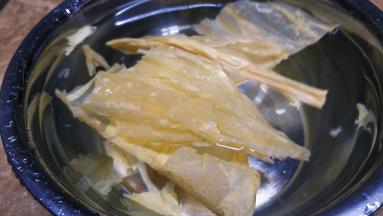 腐竹浸泡开