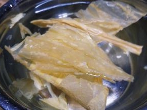 腐竹浸泡开