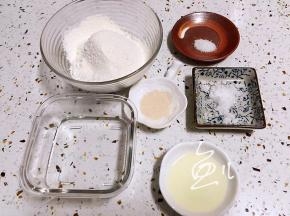 准备饼底材料