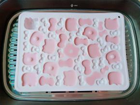 冷水上锅大火烧开转中火蒸8分钟。