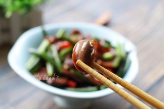 色彩鲜艳让人食指大动，超级下饭哦，绝对算得上是米饭杀手。