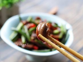 色彩鲜艳让人食指大动，超级下饭哦，绝对算得上是米饭杀手。
