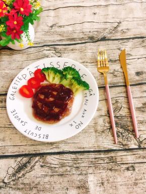 煎好的牛排看起来还不错吧