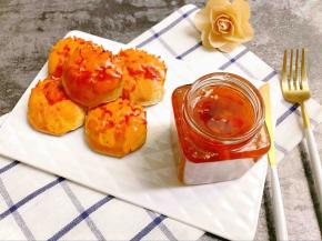 等完全凉透后盖上盖子放入冰箱冷藏保存