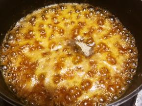 加入白胡椒粉拌匀