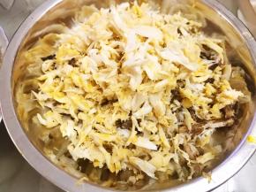 蟹肉和蟹黄蟹膏分开装。这是蟹肉，蟹黄蟹膏的那张图片我拍糊了就不放上来了