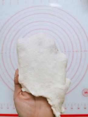 揉到可以拉出粗膜即可，不用揉到完全扩展阶段